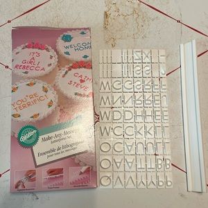 Wilton Make-Any-Message Letter Press